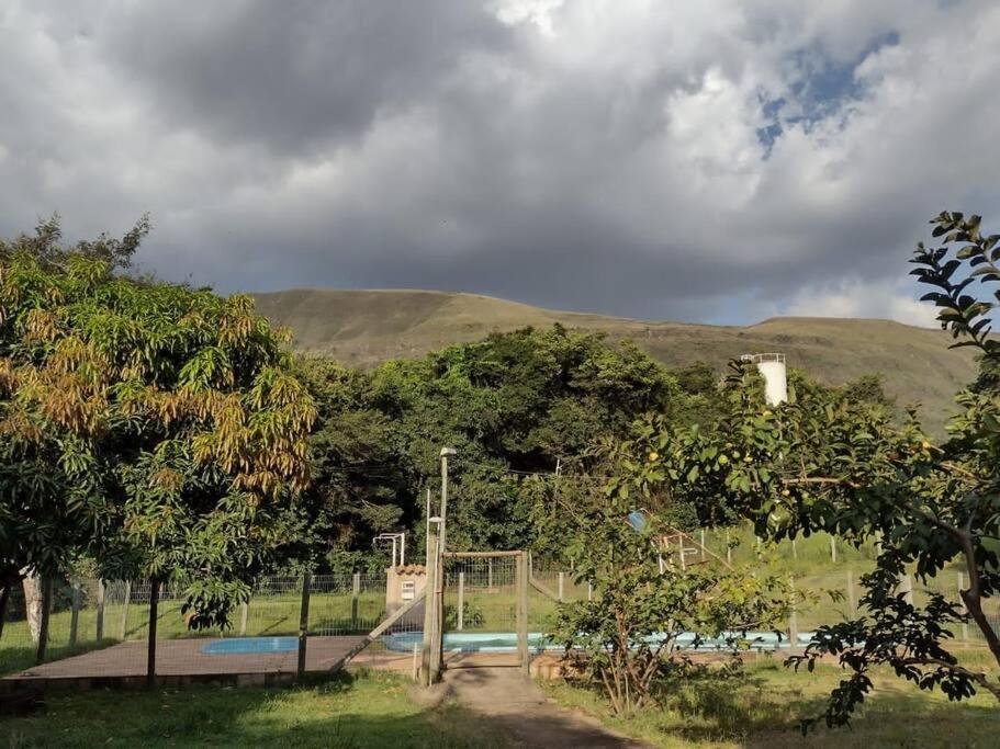 Villa Sítio da Tia lucia perto da montanha Brumadinho Exterior foto